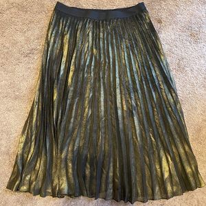 Black and gold pleated skirt